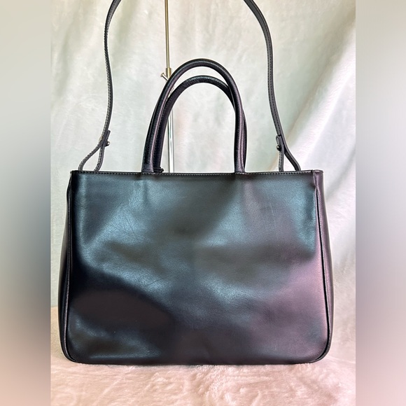 Authentic Furla 2 way Black leather crossbody/handbag. - Picture 3 of 16